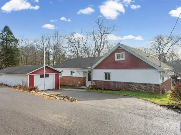 2 Lakeside Dr, Evans City, PA 16033