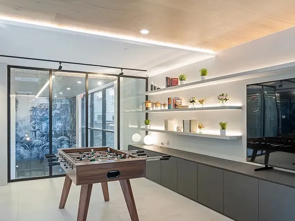 931 Carroll Street image 11 of 13