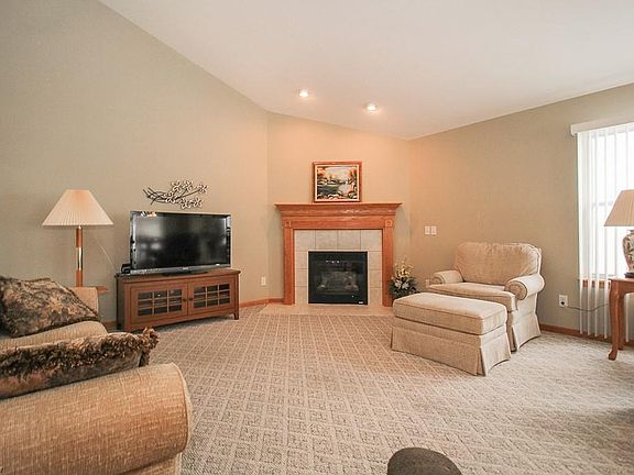 3rd image of 7631 Falling Leaf Dr