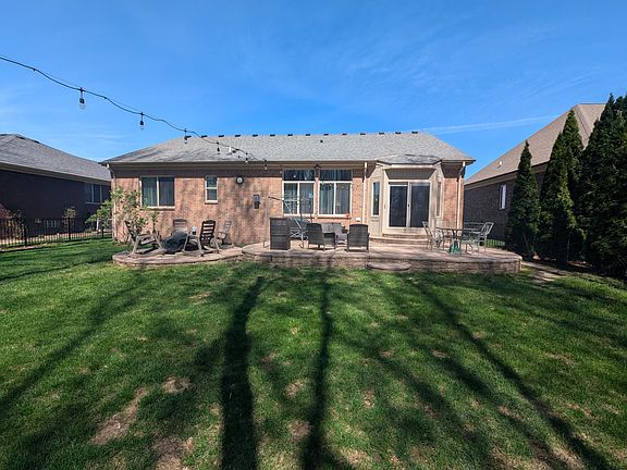 3rd image of 45654 Lookout Dr