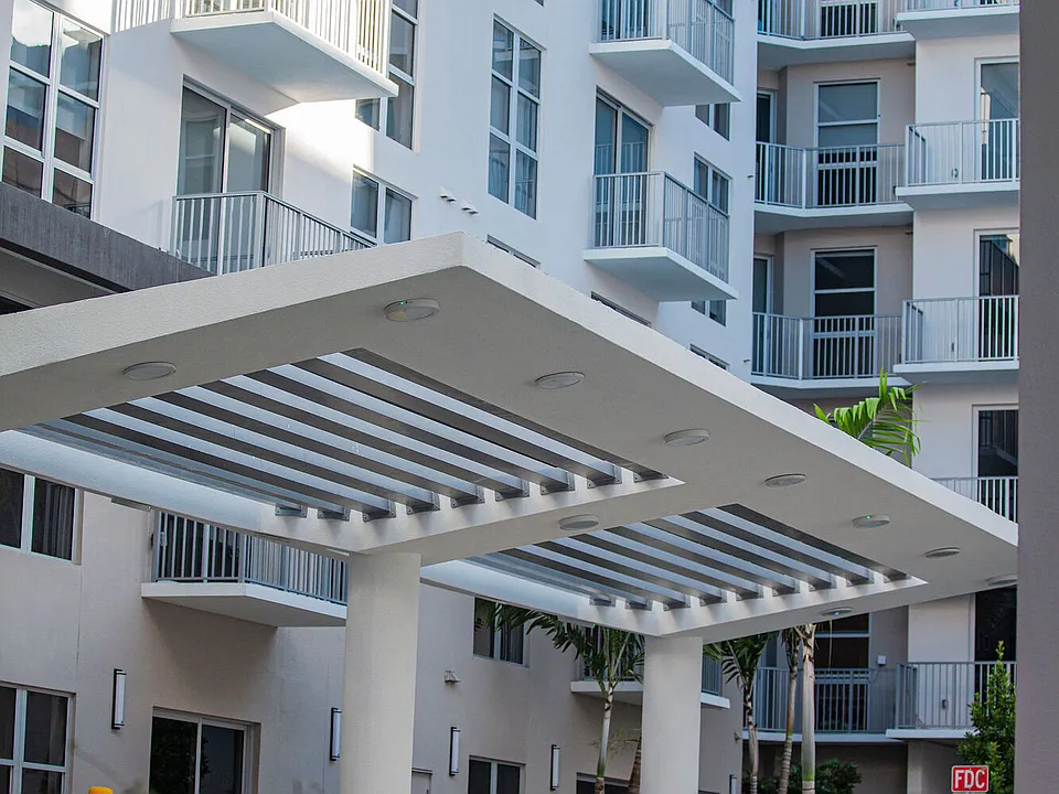 850 Living apartments community photo