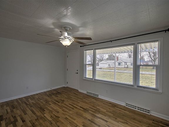 4th image of 3421 E Leafdale Ave