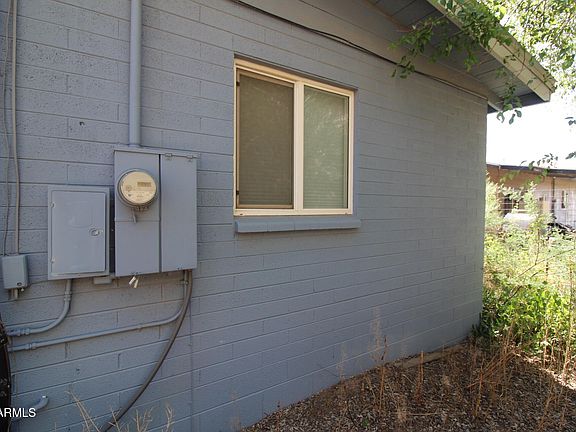 5th image of 585 W BANKER Avenue