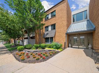 950 E Rue De La Banque St #117, Saint Louis, MO 63141