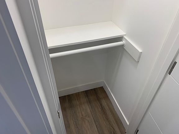 2nd image of 4221 Greenbush Ave #4223
