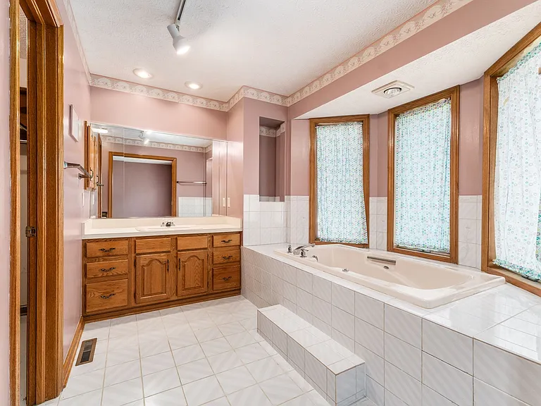 6002 Bowen Rd — Photo 31