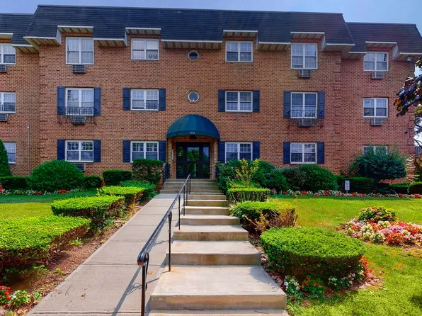 392 Maryland Ave #2B, Staten Island, NY 10305