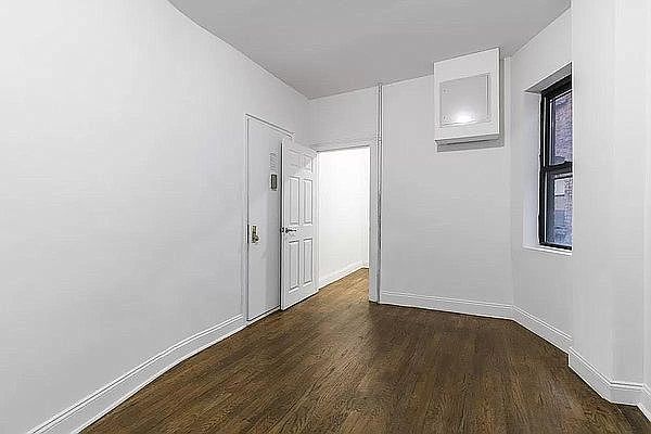 2nd image of 437 W 46th St #2WR