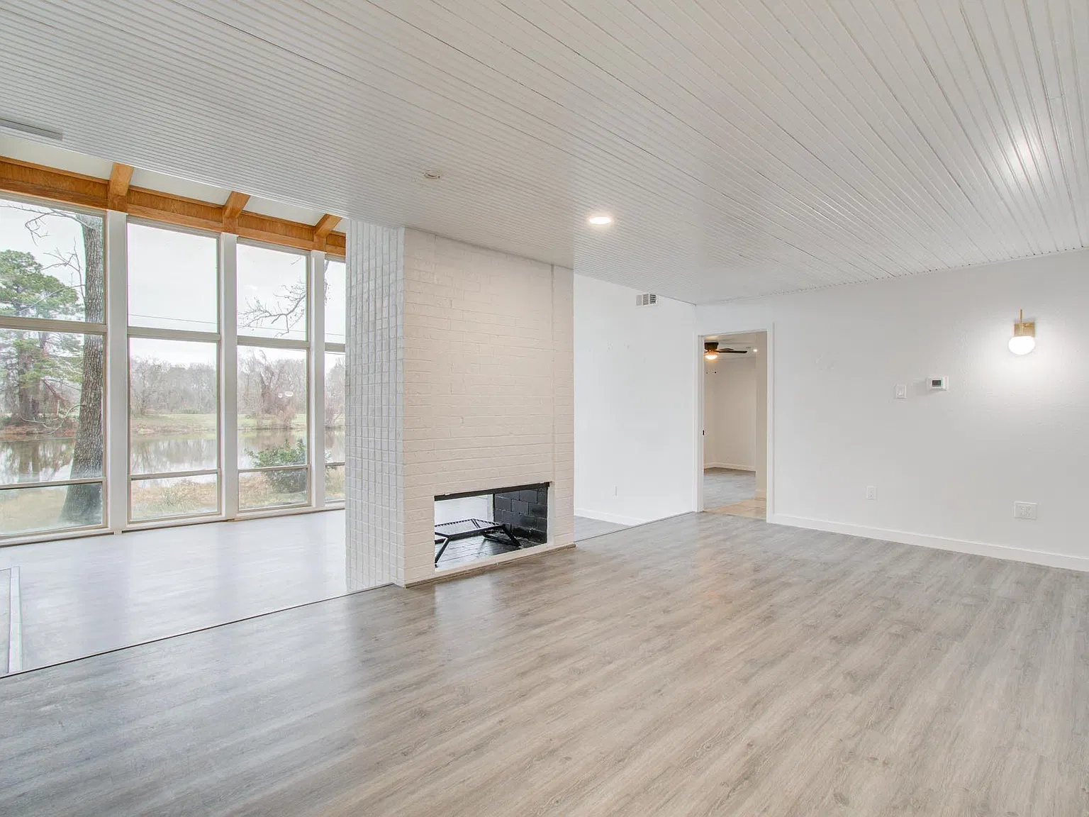 5 bed, 3.5 bath, 3724 sqft, $2,650 — Photo 4