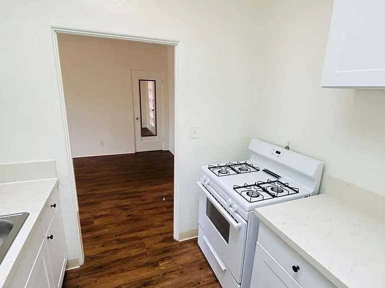 Santa Fe Court — Photo 20