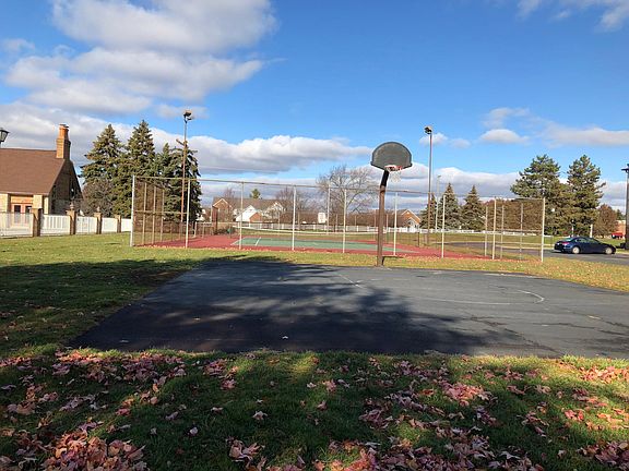 Tennis/basketball