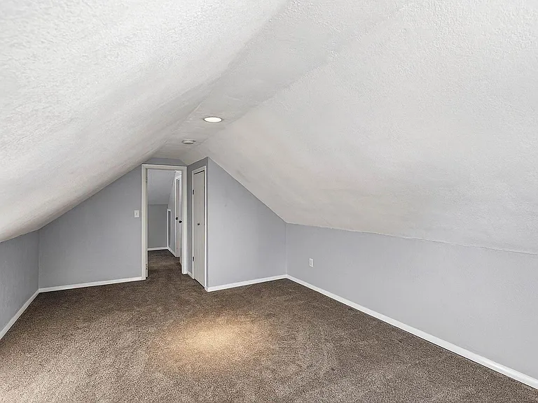 2199 Oakwood Dr — Photo 22