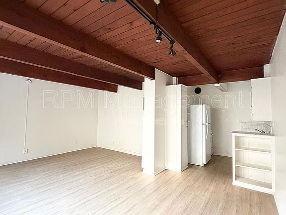 3rd image of 7036 Hawthorn Ave #2