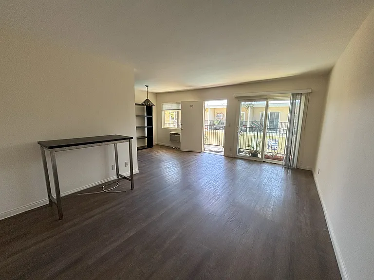 8740 Owensmouth Ave #10 — Photo 12