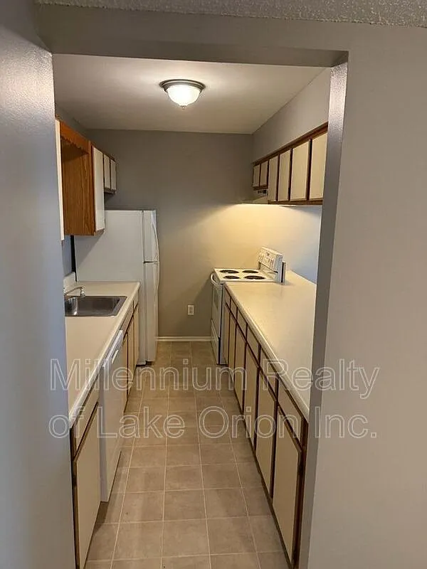1 bed, 1.0 bath, 690 sqft, $1,050 — Photo 4