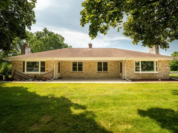 13333 West Cleveland AVENUE #13335, New Berlin, WI 53151