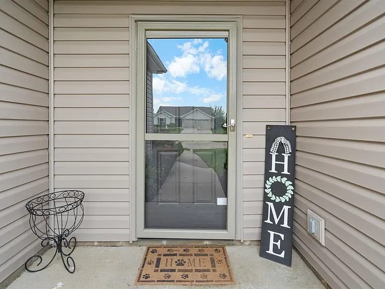 2293 Fleming Dr — Photo 2