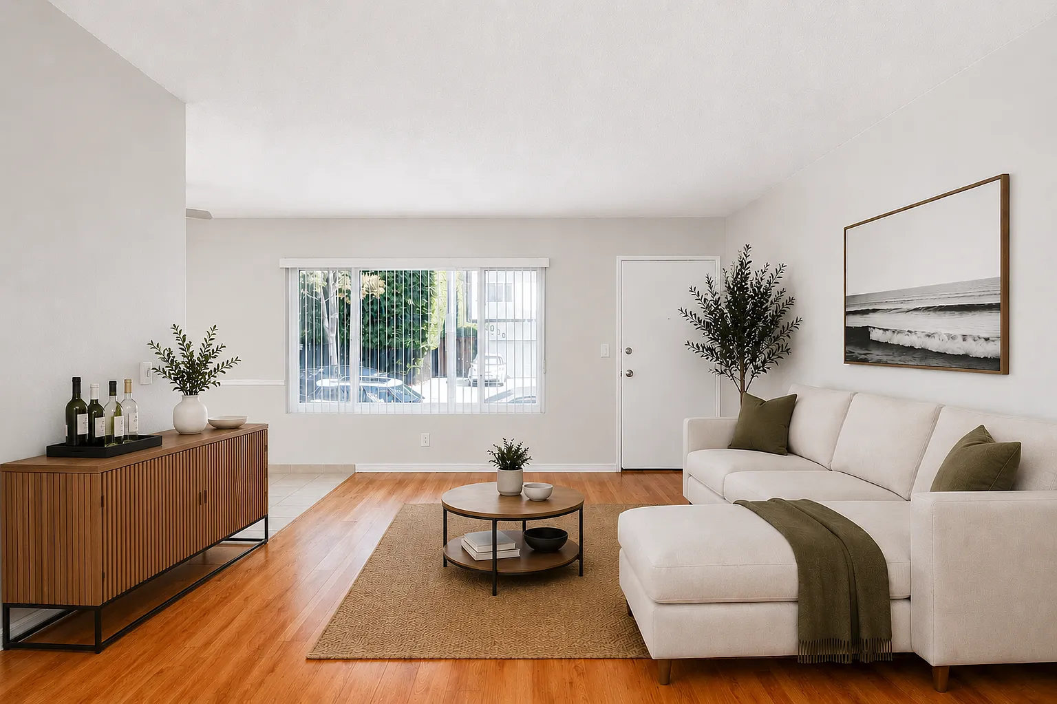 1 bed, 740 sqft, $2,400 — Photo 3