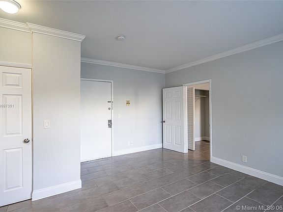 3rd image of 437 NE 29th St APT 204
