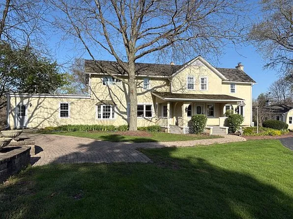 62 Dundee Ln, Barrington, IL 60010