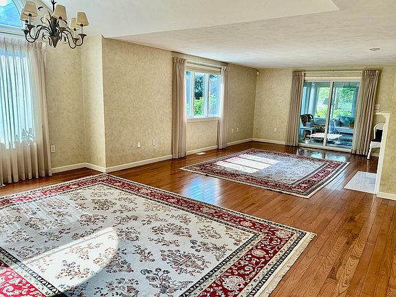 4th image of 28 Windward Street UNIT 28