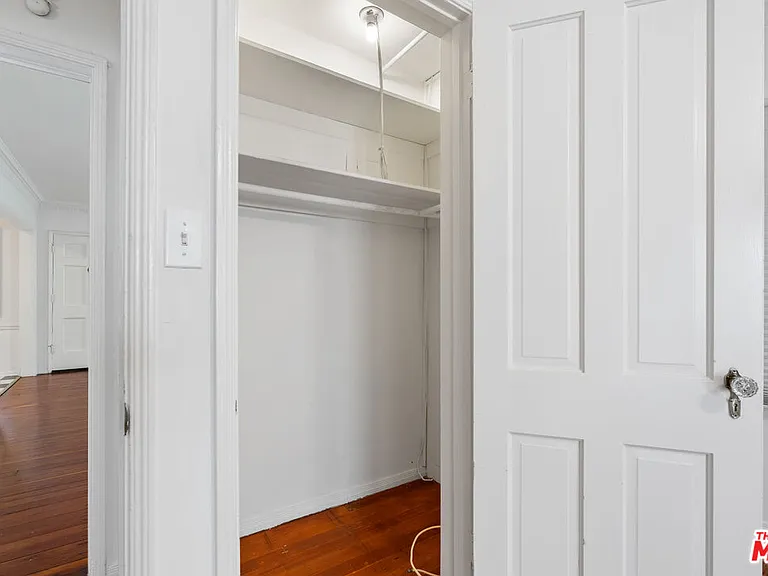 180 N Clark Dr — Photo 12