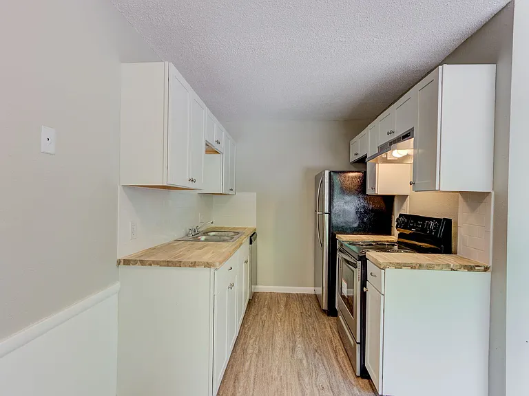 The Azalea: 1 & 2 Bedroom Apartments — Photo 7
