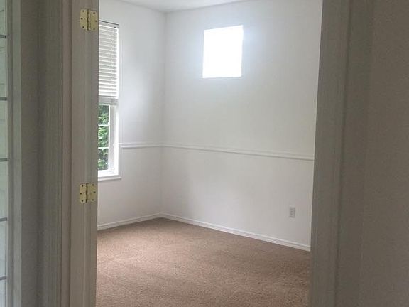 3rd image of 6193 Wynoochee Ln NE