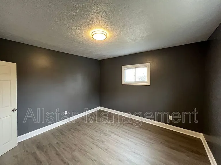 760 W 9th St — Photo 24
