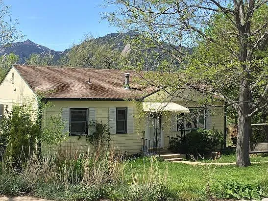 Yard - 2370 Panorama Ave