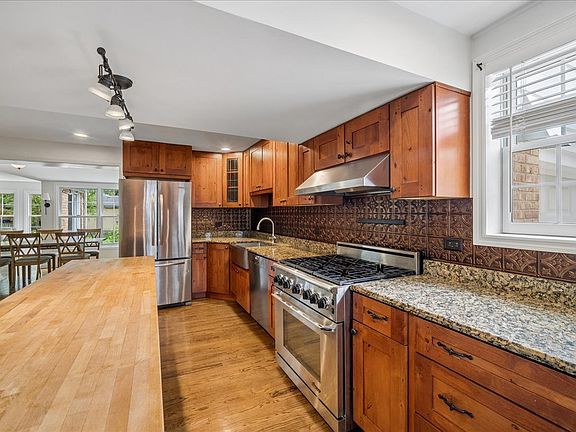 4th image of 1815 Oak Ave
