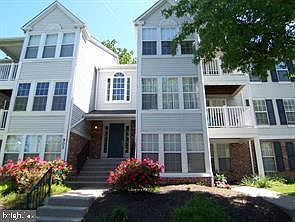 2nd image of 905 Woodbridge Ct Unit F