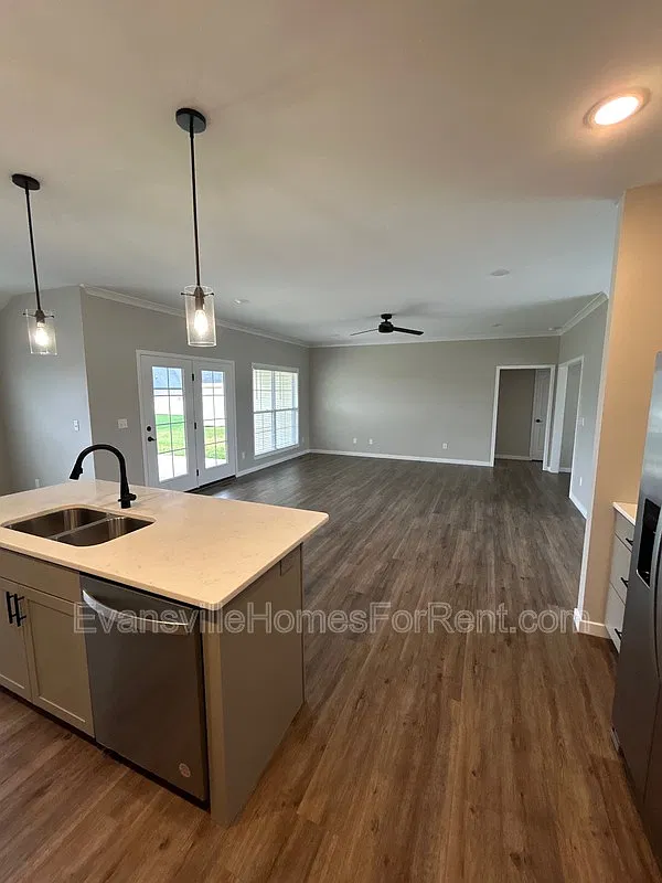 3 bed, 2.0 bath, 1800 sqft, $2,350 — Photo 4