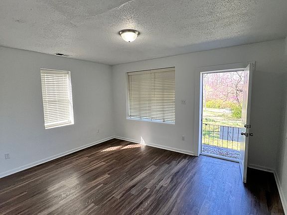 3rd image of 3646 Overton Crossing St