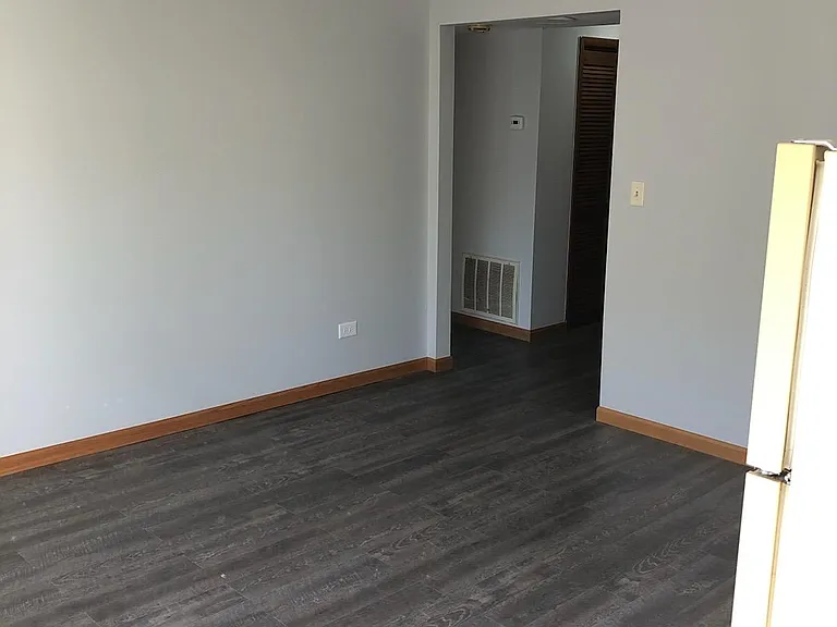 570 Drom Ct #E — Photo 2