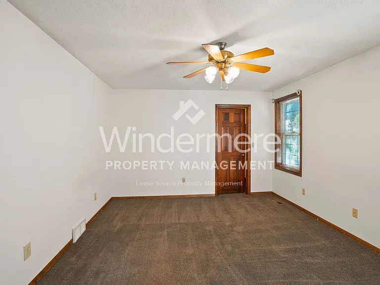 10435 N Iroquois Ct — Photo 14