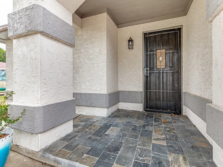 2313 Harvest Glen Ct — Photo 3