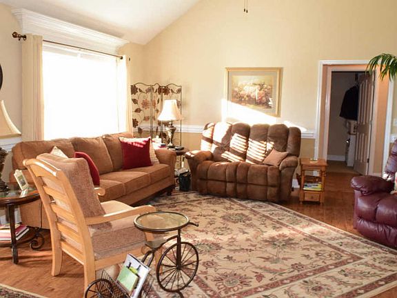 3rd image of 557 Sweet Birch Dr