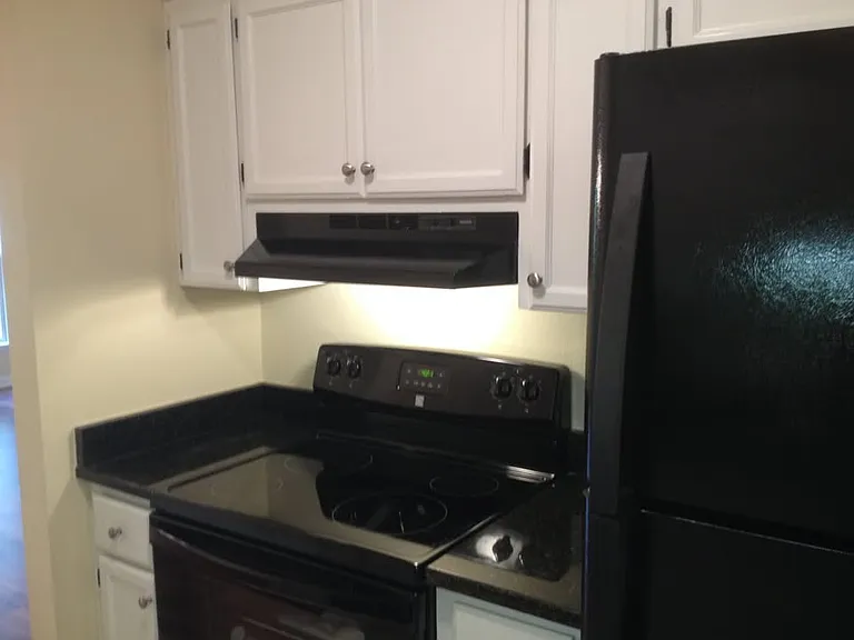 211 Taylor Rd #B — Photo 4