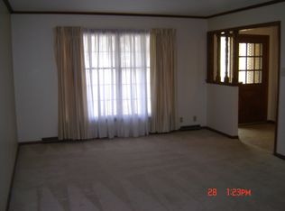 1933 SW Navajo Ln, Topeka, KS 66604