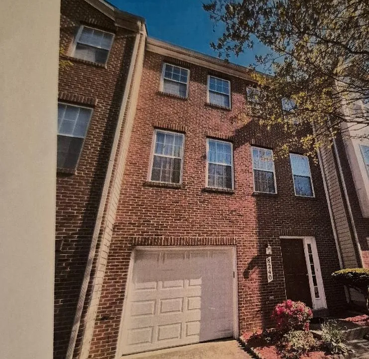 8240 Ironclad Ct