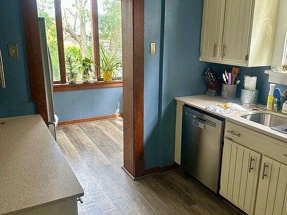 4th image of 220 Sieaforth Ave