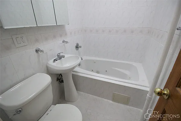 Rented by City Connections Realty | media 29