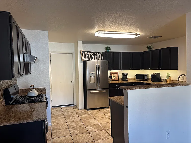 1552 W Beantree Ln — Photo 7