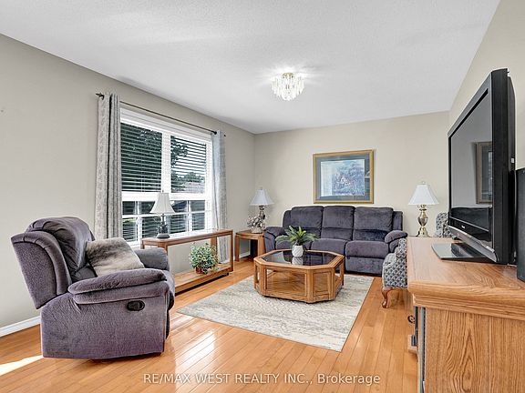 3rd image of 11 Bay Ct