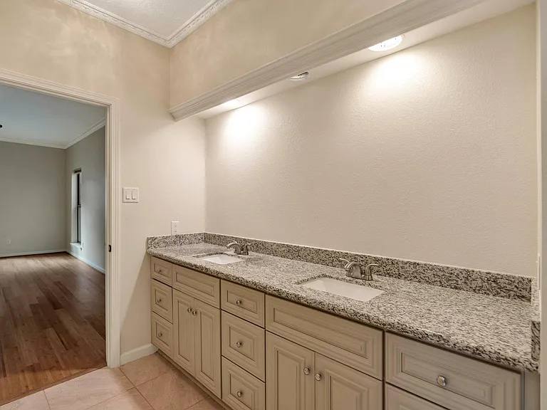1126 Crossroads Dr — Photo 11