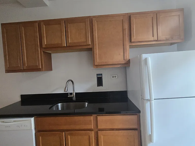 907 Elmwood Ave #D3 — Photo 5
