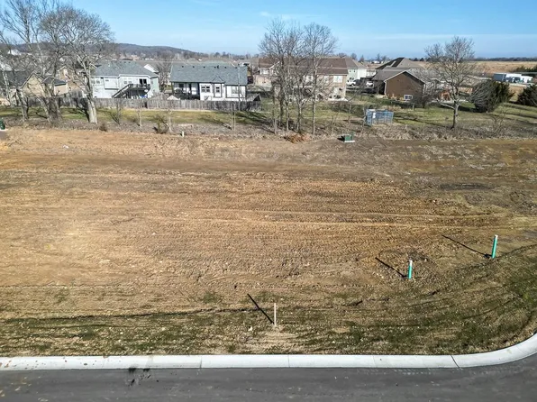 4 Stone Creek Ave, Tonganoxie, KS 66086