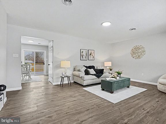 2nd image of 207 Steves Ln