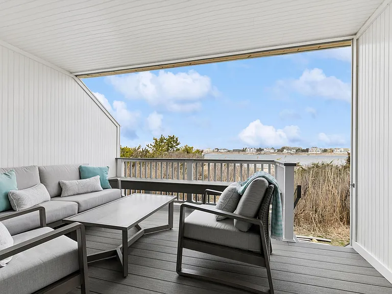 274 Dune Rd — Photo 11